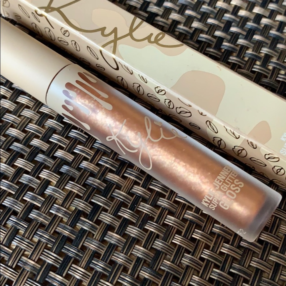 Kylie Jenner SuperGlitter Gloss in GLAMOUR! - Picture 2 of 3